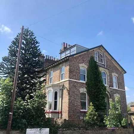 The Garden * יורק